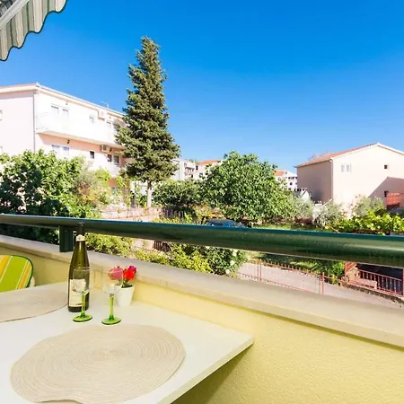 Apartment Two-bedroom In Okrug Gornji V